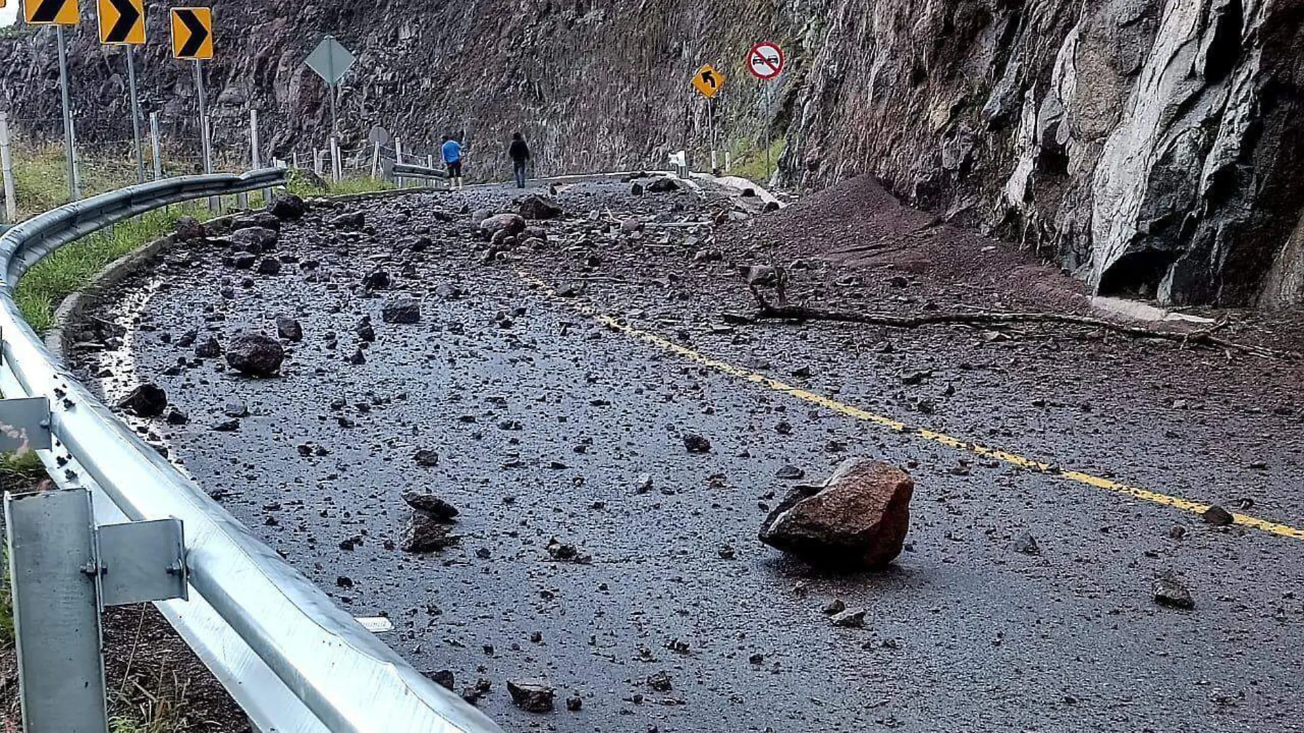 Derrumbes en carreteras